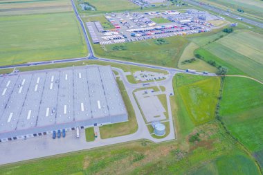 Dağıtım merkezinin hava görüntüsü, endüstriyel lojistik bölgenin insansız hava aracı fotoğrafları..