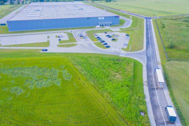 Dağıtım merkezinin hava görüntüsü, endüstriyel lojistik bölgenin insansız hava aracı fotoğrafları..