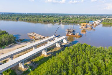 Otoyol köprüsünün havadan görüntüsü. Polonya Varşova, Wilanow. S2 yolu