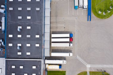 Dağıtım merkezinin hava görüntüsü, endüstriyel lojistik bölgenin insansız hava aracı fotoğrafları..