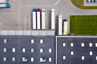 Dağıtım merkezinin hava görüntüsü, endüstriyel lojistik bölgenin insansız hava aracı fotoğrafları..