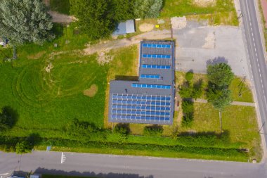 Hava görünümünde güneş panelleri