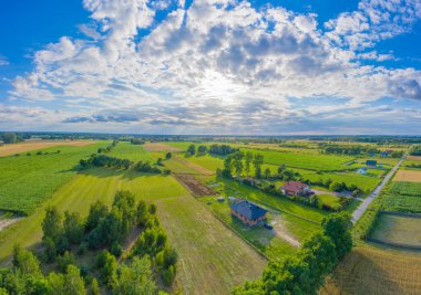 Panoramik Uçsuz bucaksız yeşil alan görüntüsü - Tarım alanı hava fotoğrafı - Yeşil arazi drone fotoğrafı