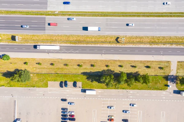 Luftaufnahme Der Industriellen Ladefläche Auf Der Viele Lastwagen Waren Entladen — Stockfoto