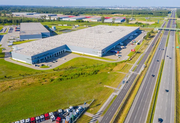 Bovenaanzicht Vanuit Lucht Van Industriële Opslagruimte Met Zonnepanelen Het Dak — Stockfoto