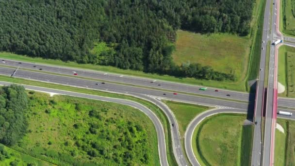 Vista aérea cruzada - Foto aérea de intercâmbio - Vista de drone de transporte e logística — Vídeo de Stock