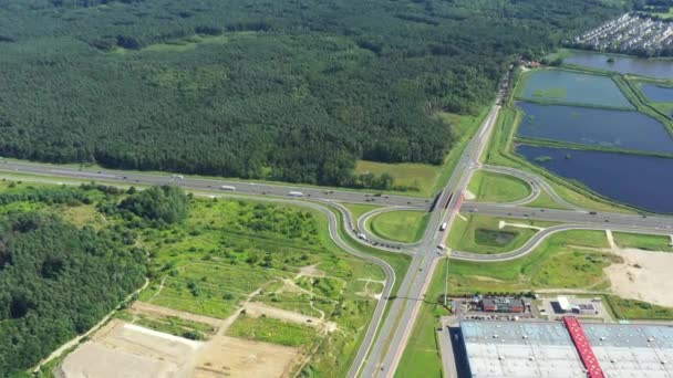 Tvärvägsvy - Interchange flygfoto - Transport och logistik drönare vy — Stockvideo