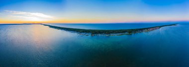 Güzel Panorama renk gökyüzü, Baltık Denizi 'nde gün batımı, Jastarnia, Polonya. Hava Görünümü