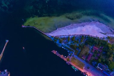 Güzel Panorama renk gökyüzü, Baltık Denizi 'nde gün batımı, Jastarnia, Polonya. Hava Görünümü
