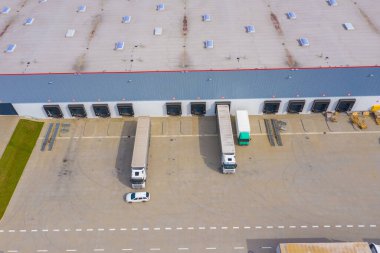 Dağıtım merkezinin hava görüntüsü, endüstriyel lojistik bölgenin insansız hava aracı fotoğrafları..