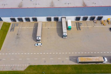 Dağıtım merkezinin hava görüntüsü, endüstriyel lojistik bölgenin insansız hava aracı fotoğrafları..