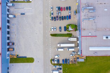 Tipik hafif sanayi ve küçük işletme ofisleri yukarıdan görülüyor
