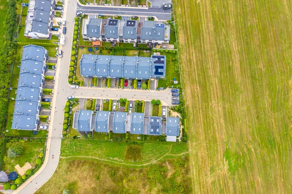 Μια Εναέρια Θέα Από Drone Μιας Γειτονιάς Τις Πισίνες Της — Φωτογραφία Αρχείου