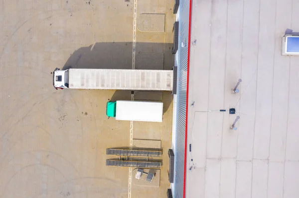 Luftaufnahme Eines Warenlagers Logistikzentrum Industriegebiet Von Oben Luftaufnahme Der Lkw — Stockfoto