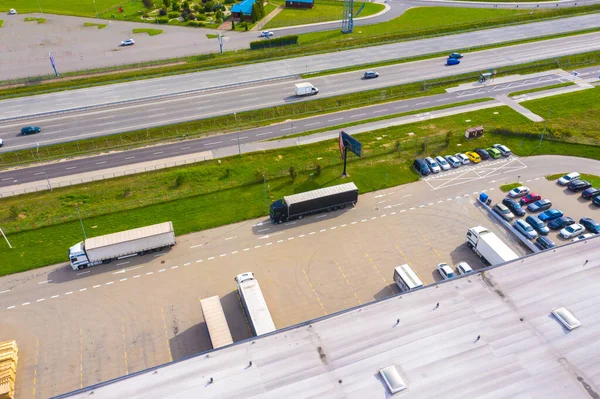 Luchtfoto Van Magazijn Met Vrachtwagens Industriële Achtergrond Logistiek Van Bovenaf — Stockfoto