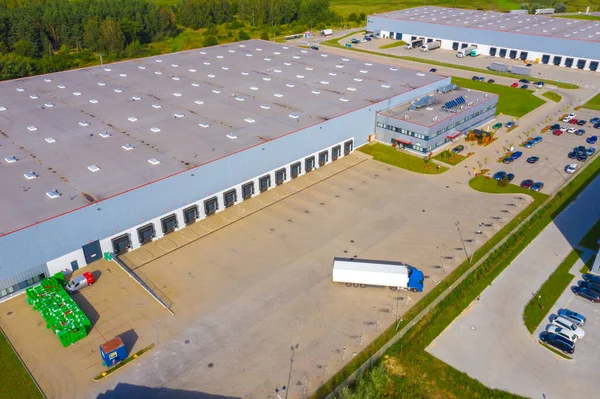 Luftaufnahme Einer Lagerhalle Mit Lkw Industrieller Hintergrund Logistik Von Oben — Stockfoto