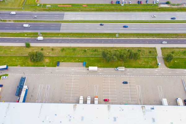 从空中俯瞰货物仓库 从无人地带看工业园区的物流中心 背景纹理概念 — 图库照片