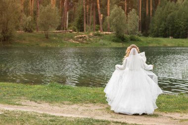 Düğün günü. Gelin niteliğine