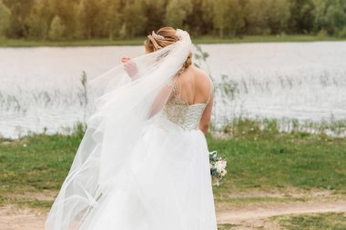 Düğün günü. Gelin niteliğine. Yaz zamanı