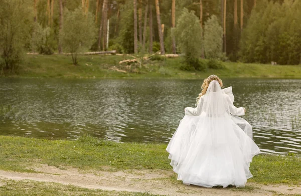 День Свадьбы Невеста Природе — стоковое фото