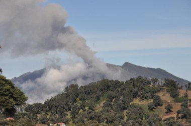 Turrialba yanardağ Kosta Rika de volkan yamaç görülen patlama.