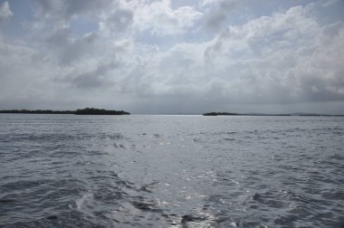 Endonezya adaları arasında motorlu tekne ile Ulaşım