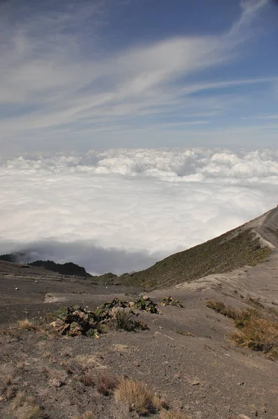 Volcán Irazu Costa Rica Cráter Nubes Con Barreras Protectoras Fragmentos — Foto de Stock