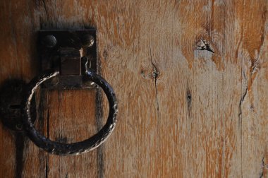 Gürcistan'daki Rabati şatosunda knocker. Tarihi bir yer. Tepedeki kale.