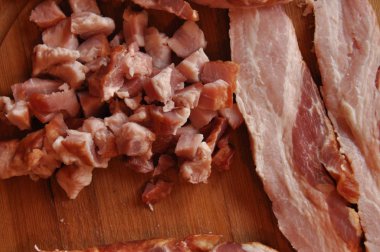 Domuz pastırması. Ham, Füme domuz eti. Bileşen yemekleri.