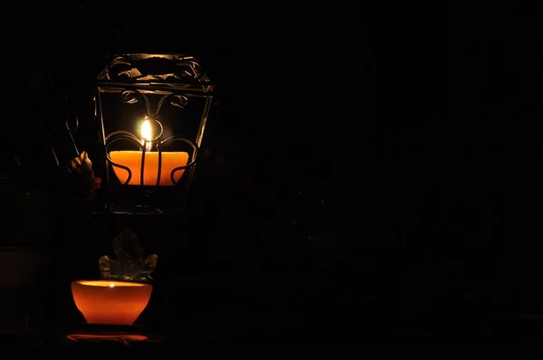 Lâmpada Vela Brilhar Escuridão Chama Desafio Composição Artística Iluminação — Fotografia de Stock