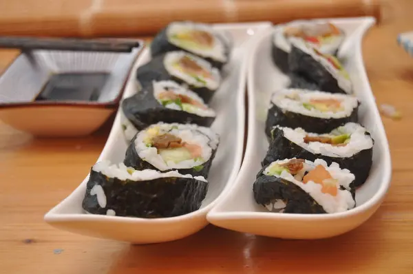 Sushi Läcker Måltid Med Fisk Ris Och Kosttillskott Tillagad Hemmet — Stockfoto