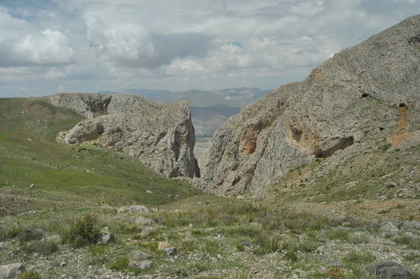 Taurus Gebergte Turkije Steile Kliffen Kloof Besneeuwde Pieken — Stockfoto
