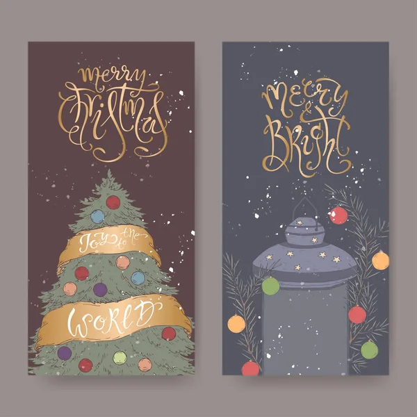 Conjunto de duas bandeiras coloridas com letras de pincel de Natal, árvore de Natal e lanterna de férias decoradas . — Vetor de Stock