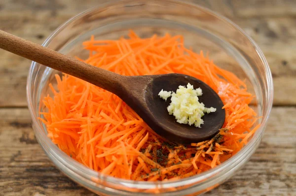 Grated Carrots Glass Bowl — Stock Photo, Image