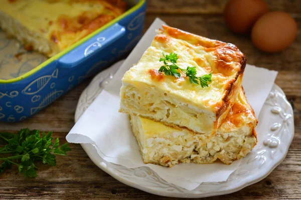 Torta Búlgara Banitsa Com Queijo Fundo Madeira — Fotografia de Stock