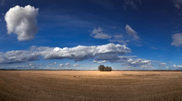güneşli bir gün bulutlu 