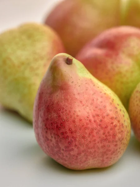 Taze, tatlı armut meyve    