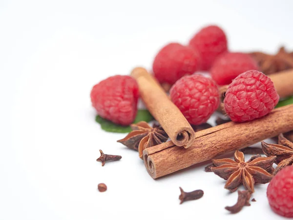 Ahududu ve tarçın çilek yumuşak odak    