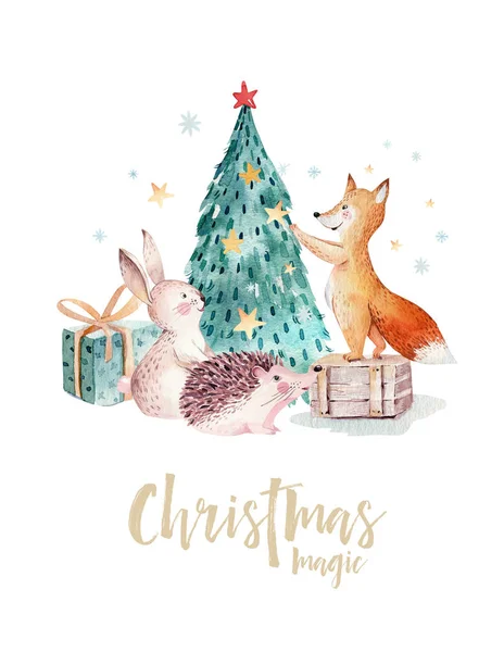 Акварель золото Весёлая рождественская иллюстрация со снеговиком, елка, праздничные милые животные лиса, кролик и ёжик. Рождественские открытки. Зимний новый год . — стоковое фото