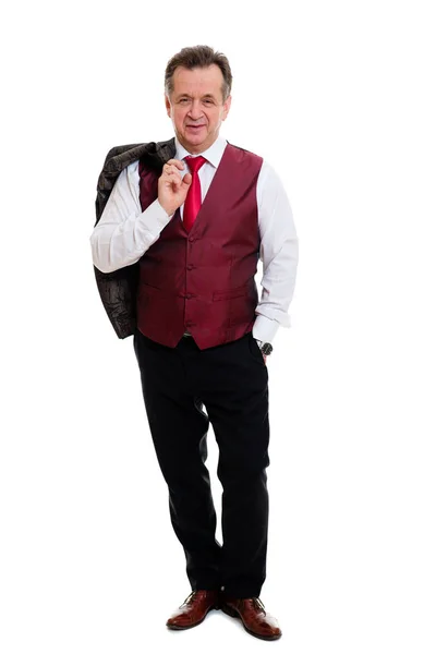 幸せで成功したシニアビジネスマン60歳の全身肖像画 スーツと赤いベストを着て 白い背景に隔離 人間の感情と表情 — ストック写真