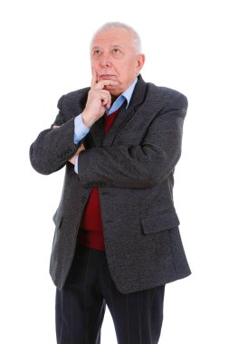 Ciddi düşünen yaşlı işadamıportresi, takım elbise giymiş, gömlek ve marsala ceket, beyaz arka plan üzerinde izole. İnsan duyguları ve yüz ifadeleri.