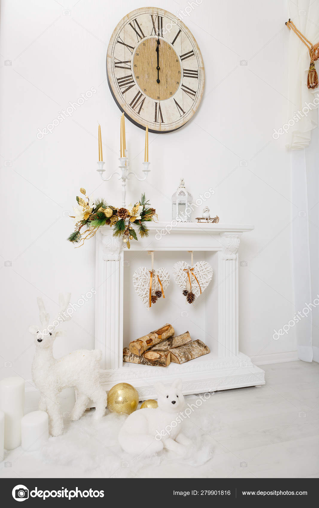 Navidad Composición Año Nuevo Con Decoración Navideña Candelabro Con Velas  — Foto de stock #279901816 © kulniz, image size:1067x1700