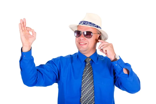Succesvolle Lachende Zakenman Blauw Shirt Stropdas Zonnebril Witte Hoed Spreken — Stockfoto