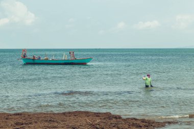 Balık Pazarı yakalama yengeç. Kep, Kamboçya - 20 Nisan 2018.