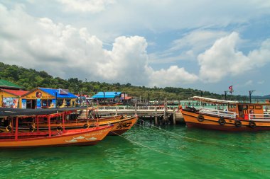İskele üzerinde ada, Koh Rong, Kamboçya - 19 Nisan 2018.