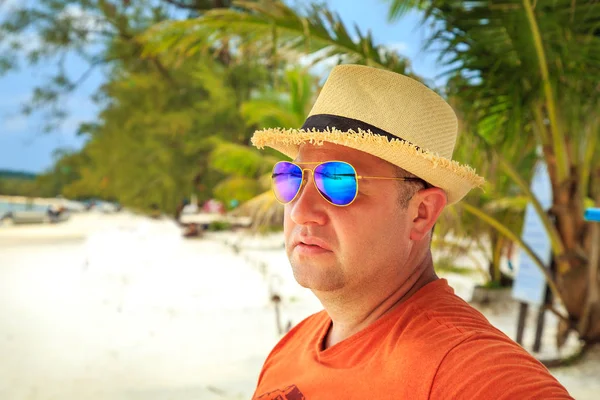 Turista Gafas Sol Sombrero Relajante Playa — Foto de Stock