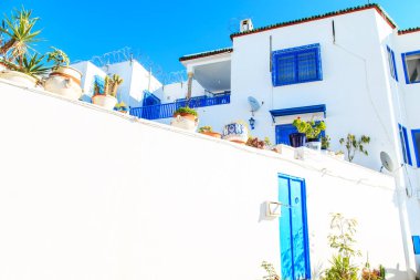 Beyaz-mavi şehir Sidi Bou Said, Tunus. Fransız tılsımlı Doğu Masalı.