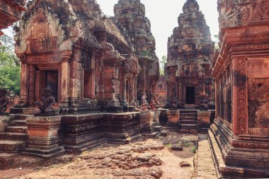  Banteay Srey - pembe kumtaşı benzersiz Tapınağı. Angkor, Siem Reap, Kamboçya.