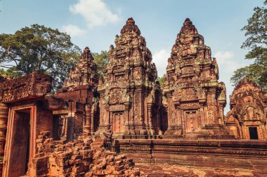  Banteay Srey - pembe kumtaşı benzersiz Tapınağı. Angkor, Siem Reap, Kamboçya.