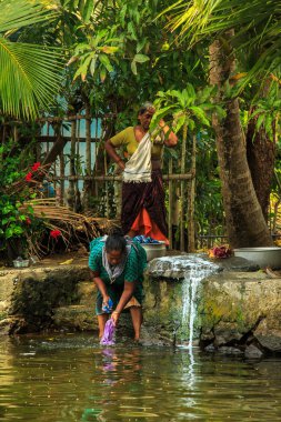 Alleppey kanallar günlük yaşam. Devlet Kerala, Güney Hindistan - 2 Nisan 2017.